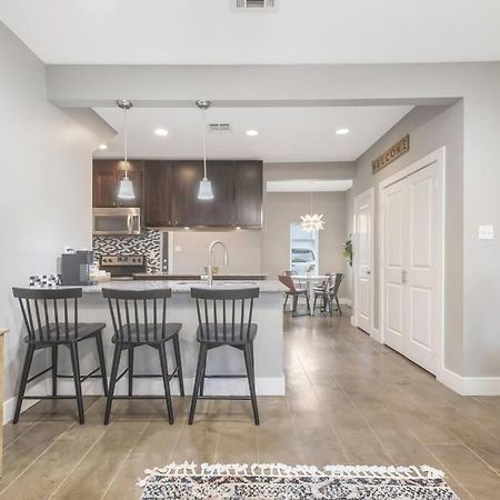 Cozy 2 Bed Townhome Near The Hospital Lafayette Bagian luar foto