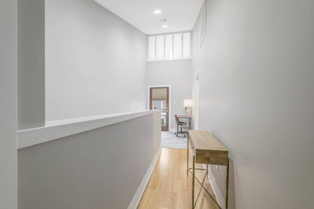 Cozy 2 Bed Townhome Near The Hospital Lafayette Bagian luar foto