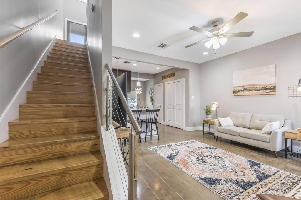 Cozy 2 Bed Townhome Near The Hospital Lafayette Bagian luar foto