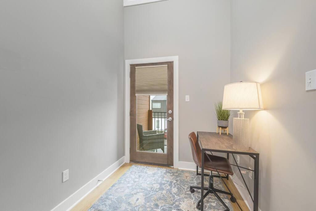 Cozy 2 Bed Townhome Near The Hospital Lafayette Bagian luar foto